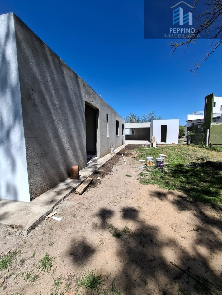 VENTA - Casa en 1 Planta | 3 Dormitorios + Oficina | Barrio Bela Vista