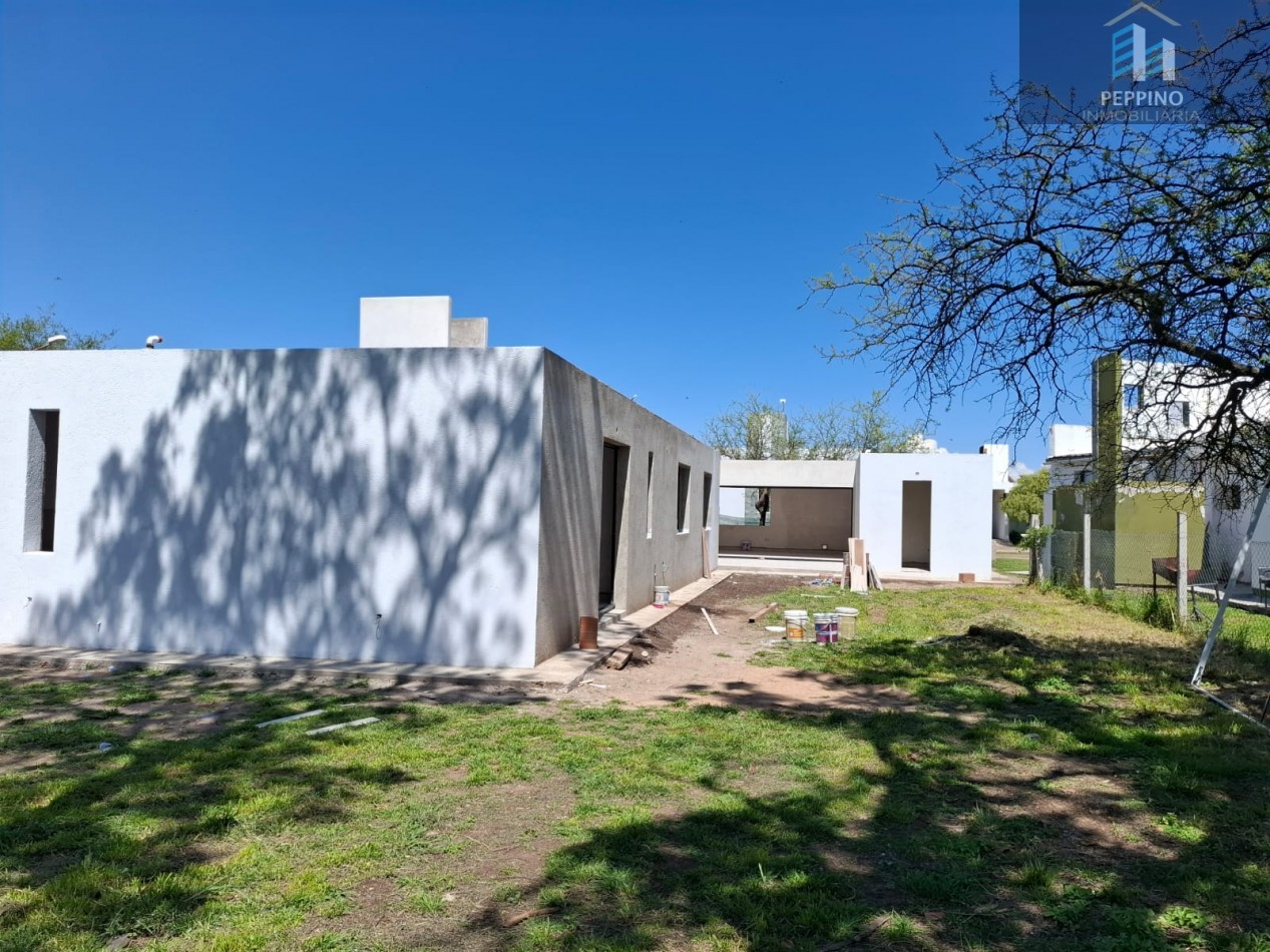 VENTA - Casa en 1 Planta | 3 Dormitorios + Oficina | Barrio Bela Vista