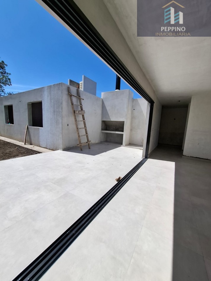 VENTA - Casa en 1 Planta | 3 Dormitorios + Oficina | Barrio Bela Vista