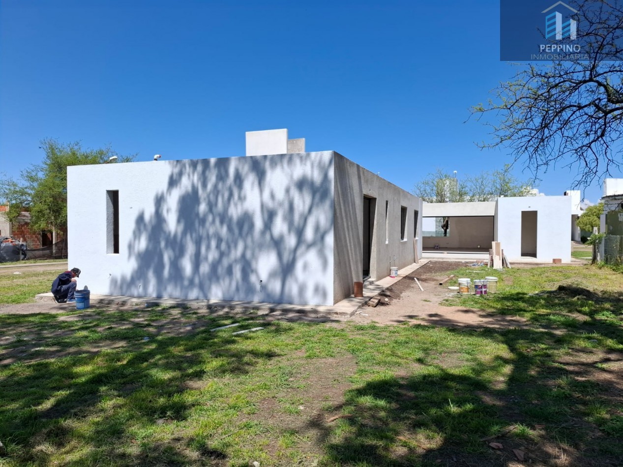 VENTA - Casa en 1 Planta | 3 Dormitorios + Oficina | Barrio Bela Vista